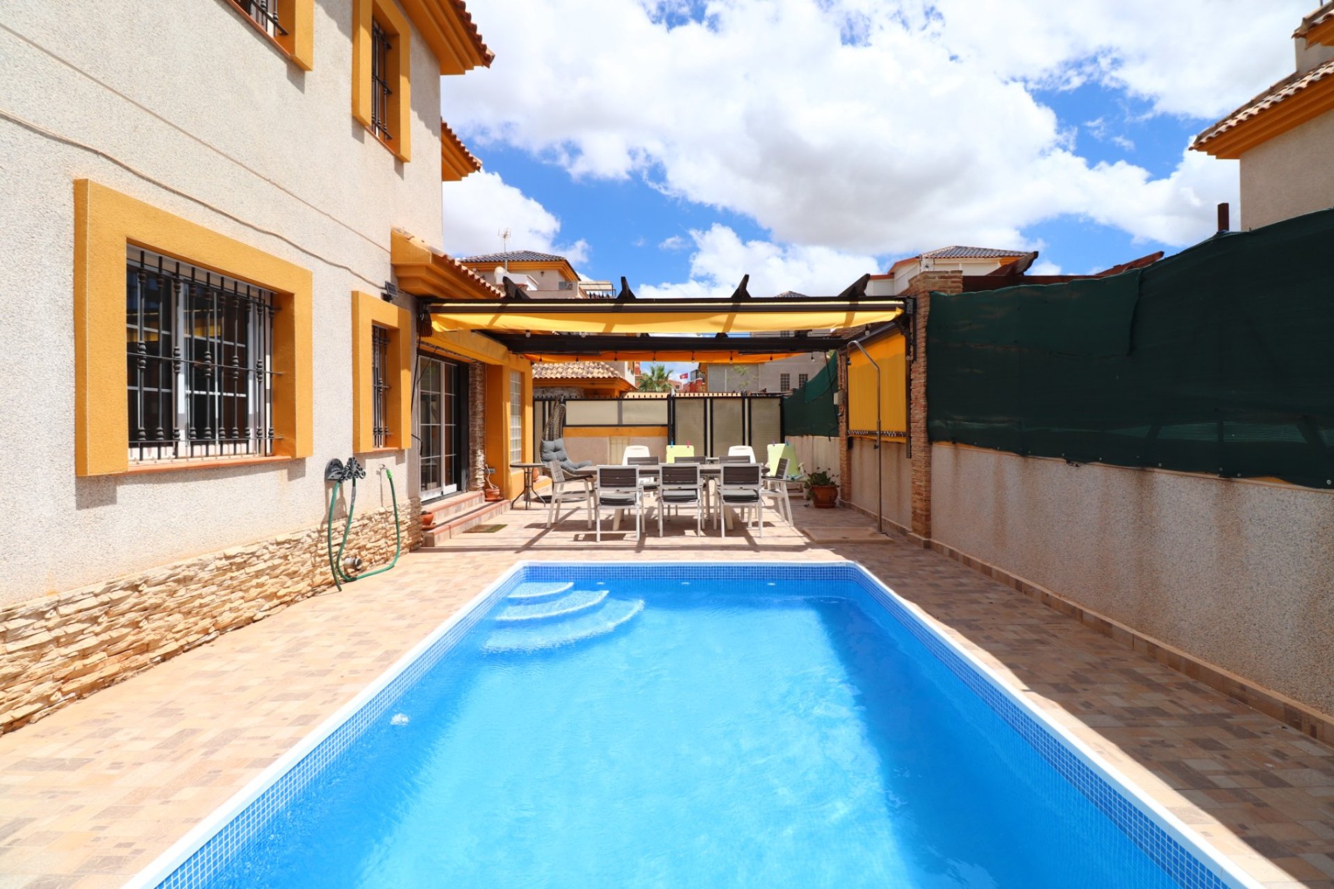 Resale - Villa / House - Los Montesinos - La Herrada