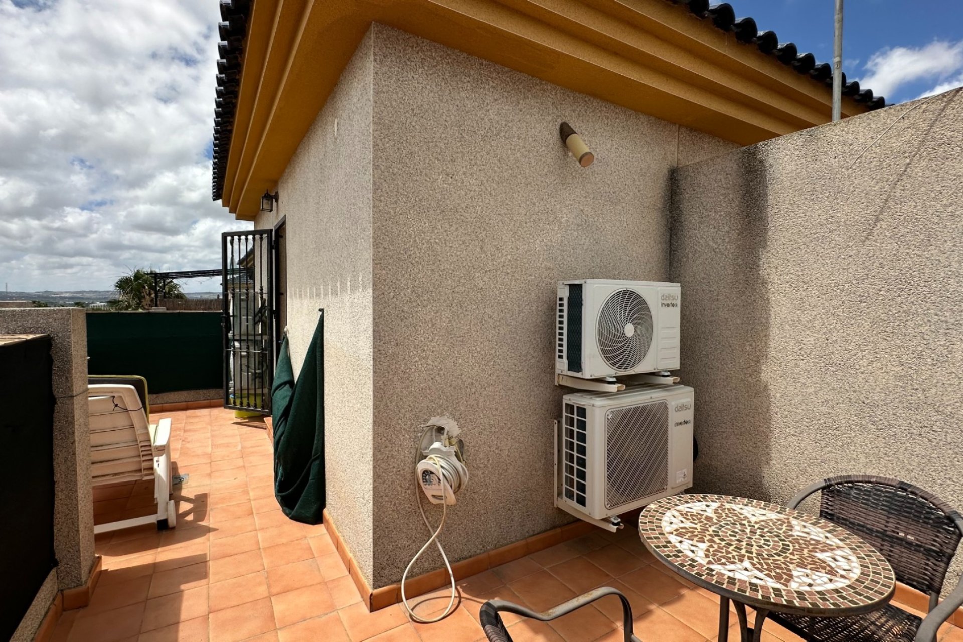 Resale - Villa / House - Los Montesinos - La Herrada