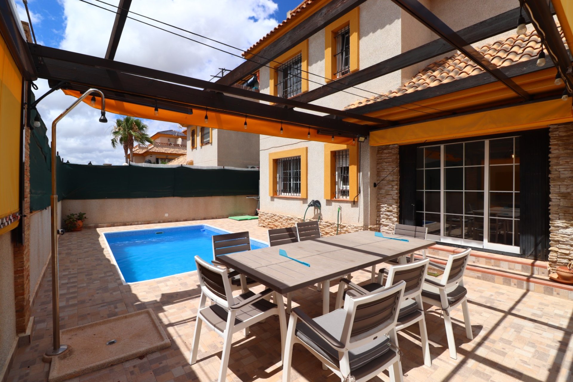 Resale - Villa / House - Los Montesinos - La Herrada