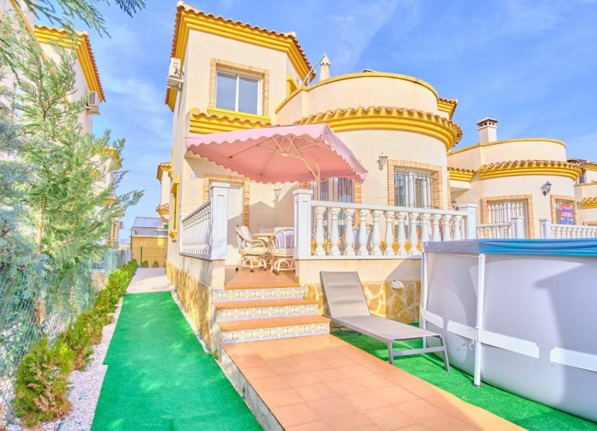 Resale - Villa / House - Los Montesinos - La Herrada
