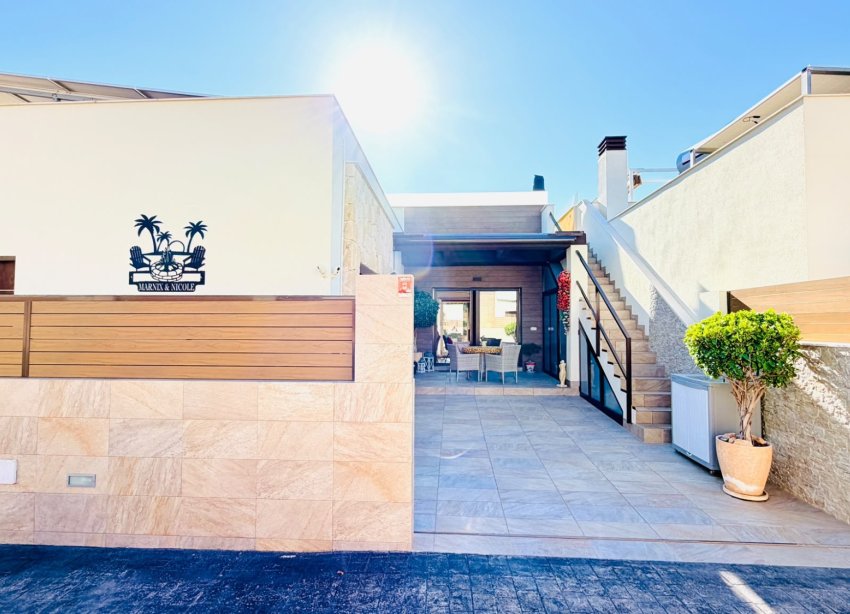 Resale - Villa / House - Los Montesinos - La Herrada