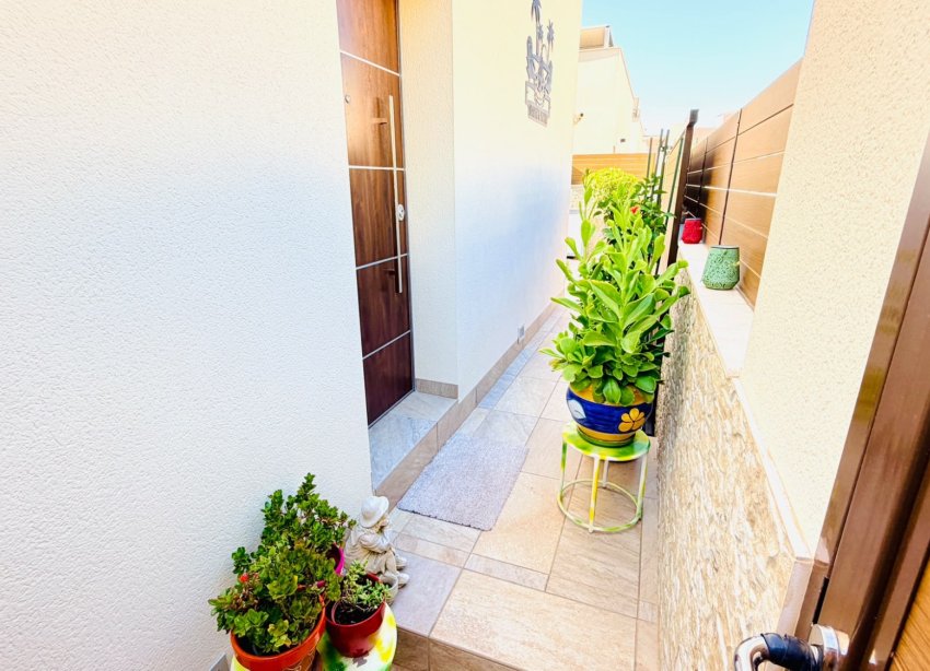 Resale - Villa / House - Los Montesinos - La Herrada