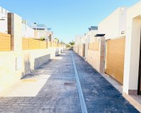 Resale - Villa / House - Los Montesinos - La Herrada