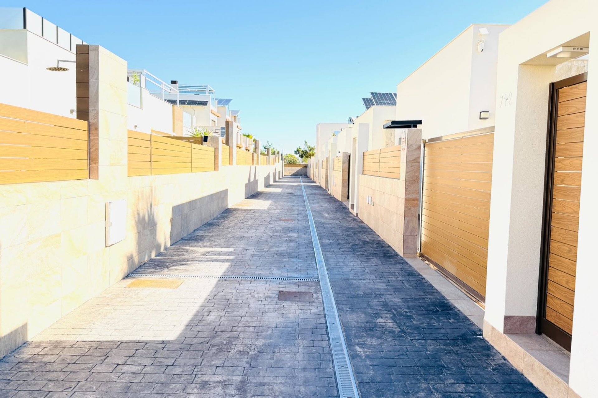 Resale - Villa / House - Los Montesinos - La Herrada