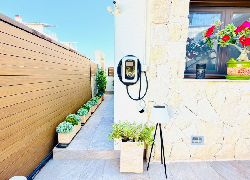 Resale - Villa / House - Los Montesinos - La Herrada