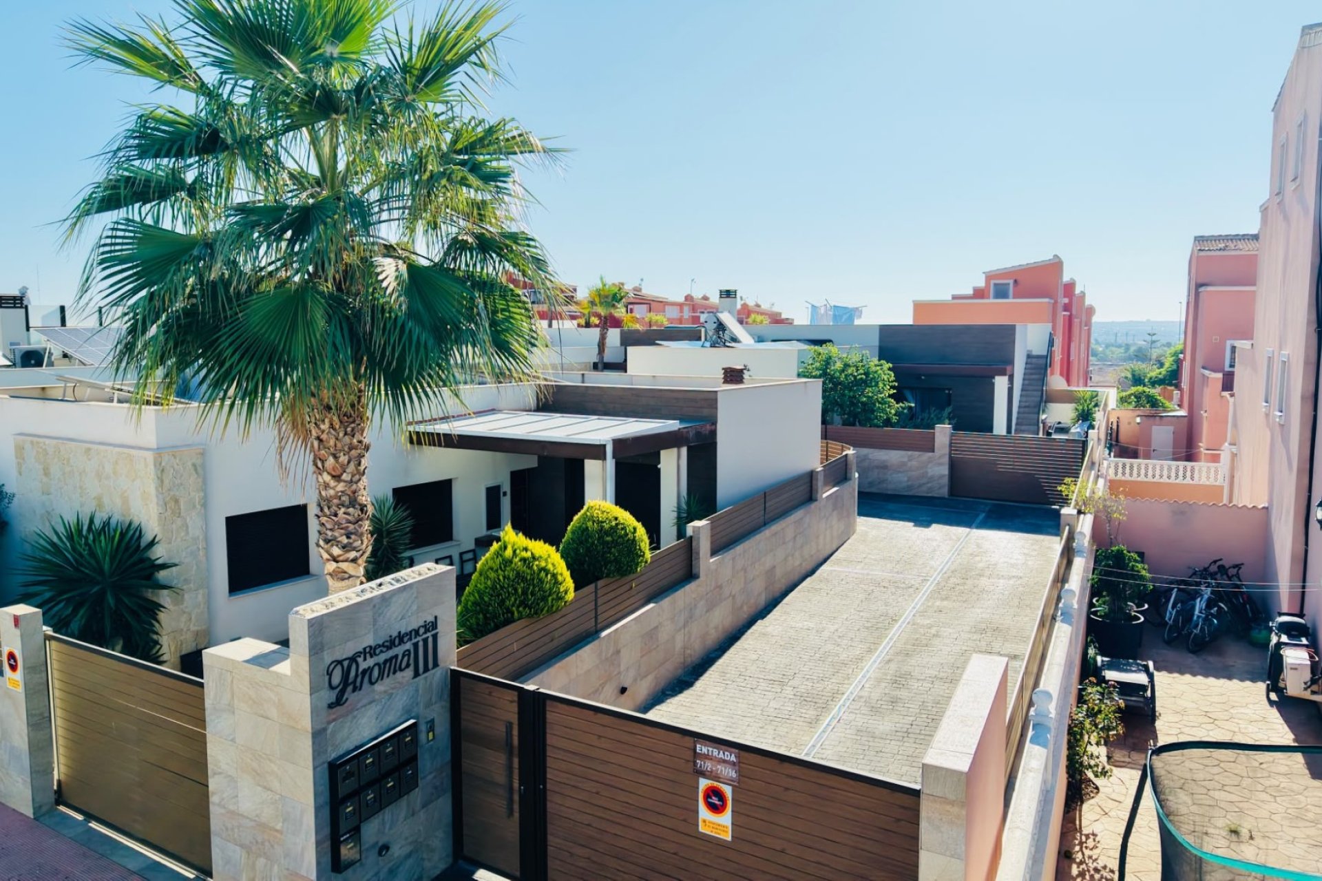 Resale - Villa / House - Los Montesinos - La Herrada