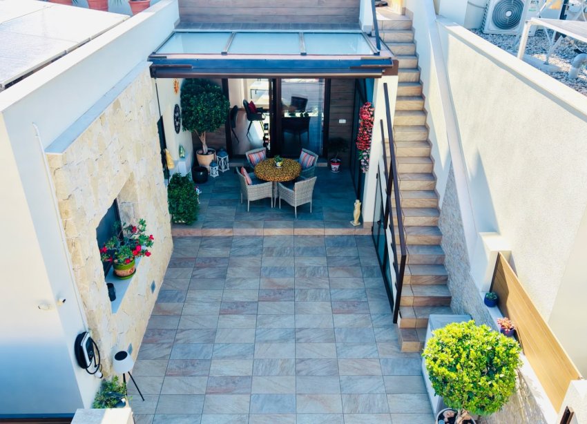 Resale - Villa / House - Los Montesinos - La Herrada