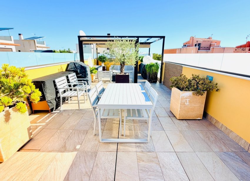 Resale - Villa / House - Los Montesinos - La Herrada