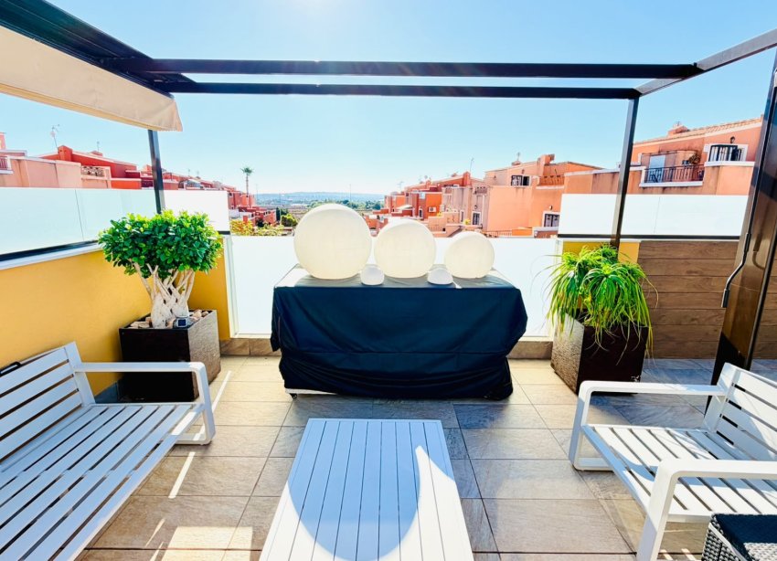 Resale - Villa / House - Los Montesinos - La Herrada