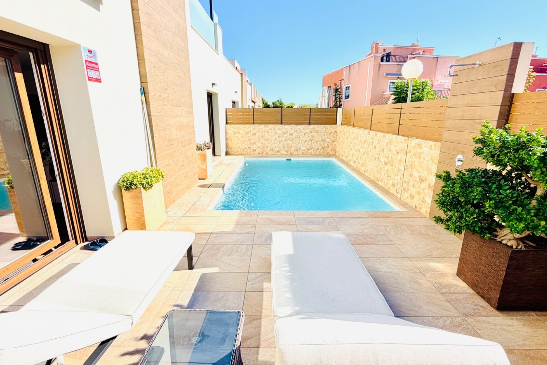 Resale - Villa / House - Los Montesinos - La Herrada