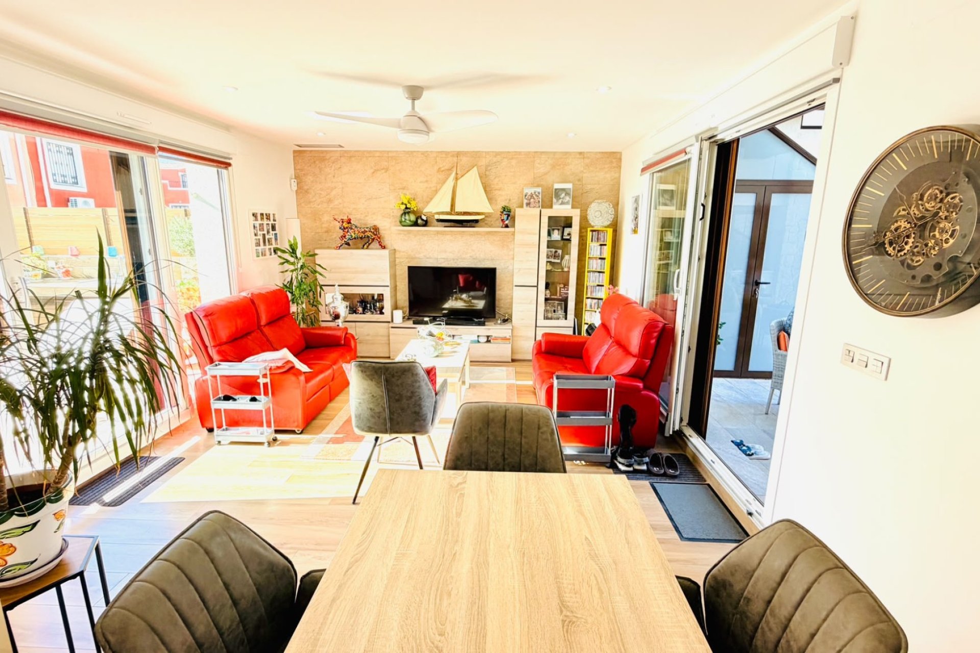 Resale - Villa / House - Los Montesinos - La Herrada