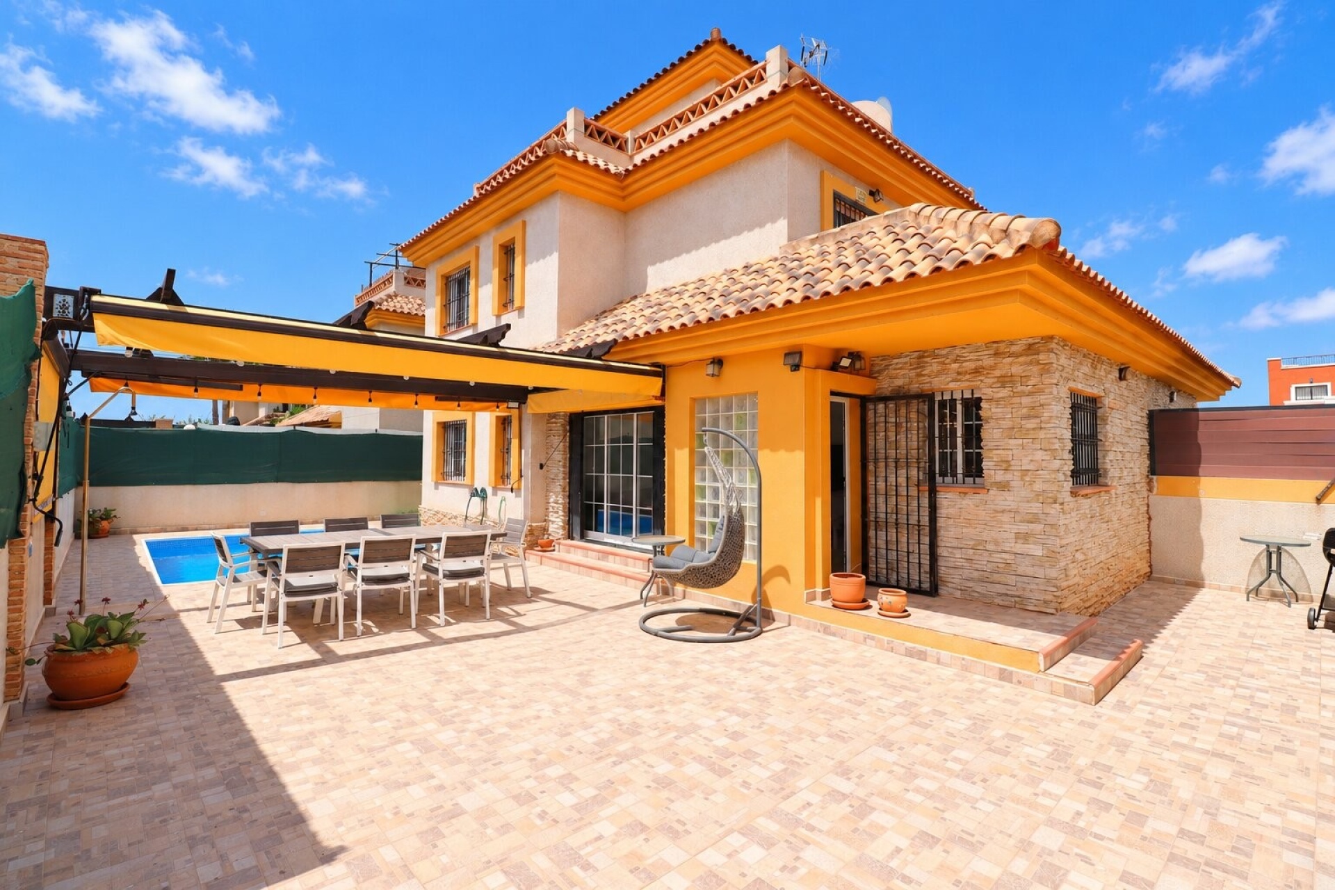 Resale - Villa / House - Los Montesinos - La Herrada