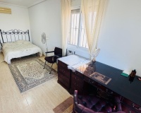 Resale - Villa / House - Los Montesinos - La Herrada