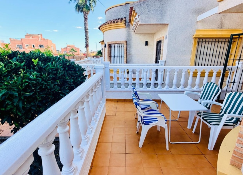 Resale - Villa / House - Los Montesinos - La Herrada