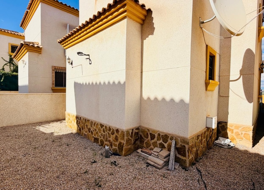 Resale - Villa / House - Los Montesinos - La Herrada