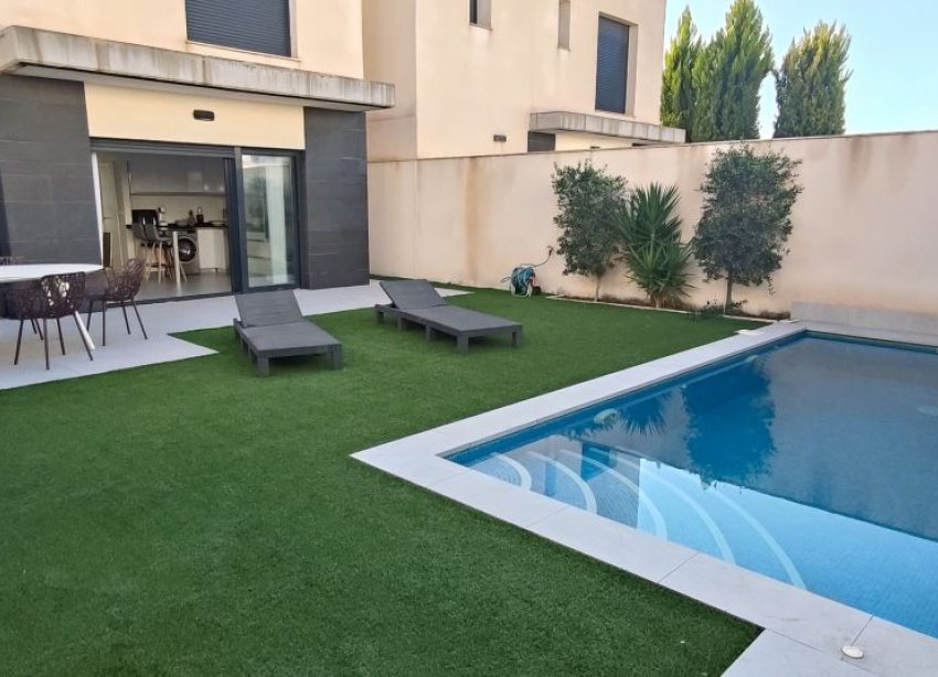 Resale - Villa / House - Murcia