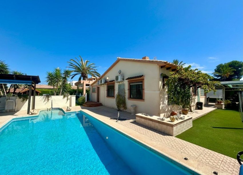 Resale - Villa / House - Orihuela Costa - Agua Marina