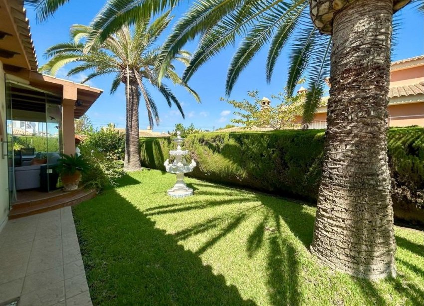 Resale - Villa / House - Orihuela Costa - Agua Marina
