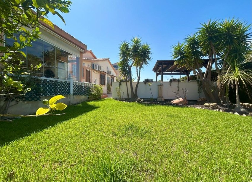 Resale - Villa / House - Orihuela Costa - Agua Marina