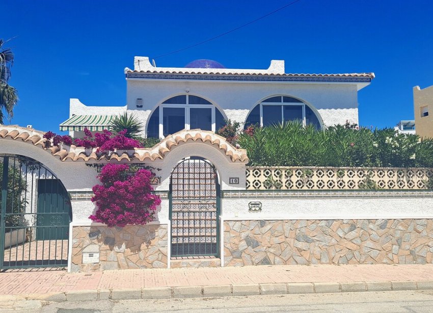 Resale - Villa / House - Orihuela Costa - Blue Lagoon