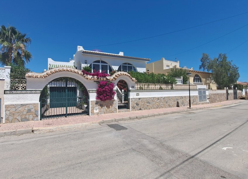 Resale - Villa / House - Orihuela Costa - Blue Lagoon