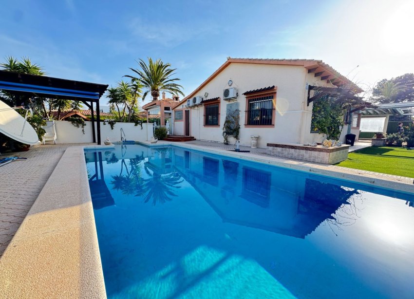 Resale - Villa / House - Orihuela Costa - Cabo Roig