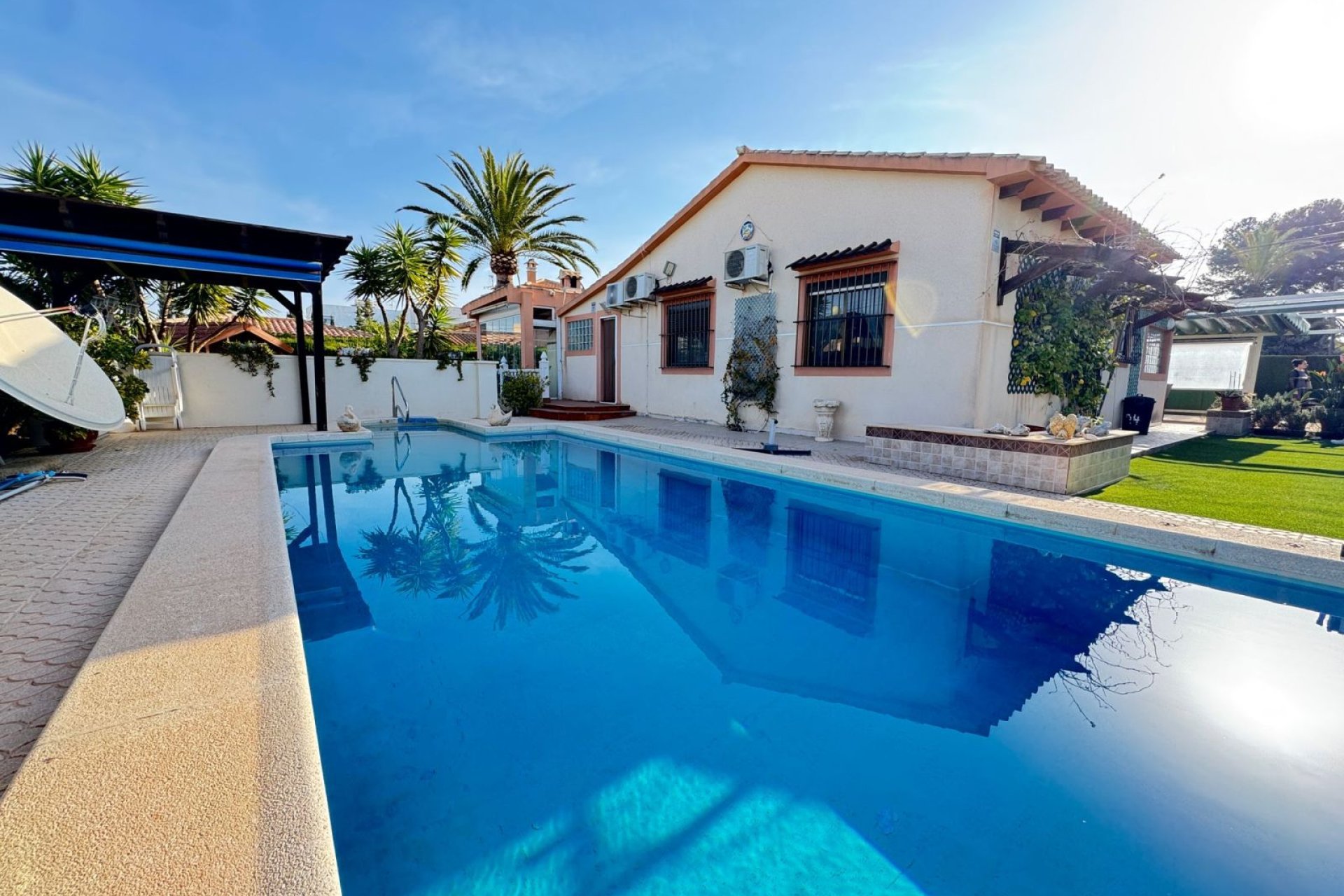 Resale - Villa / House - Orihuela Costa - Cabo Roig