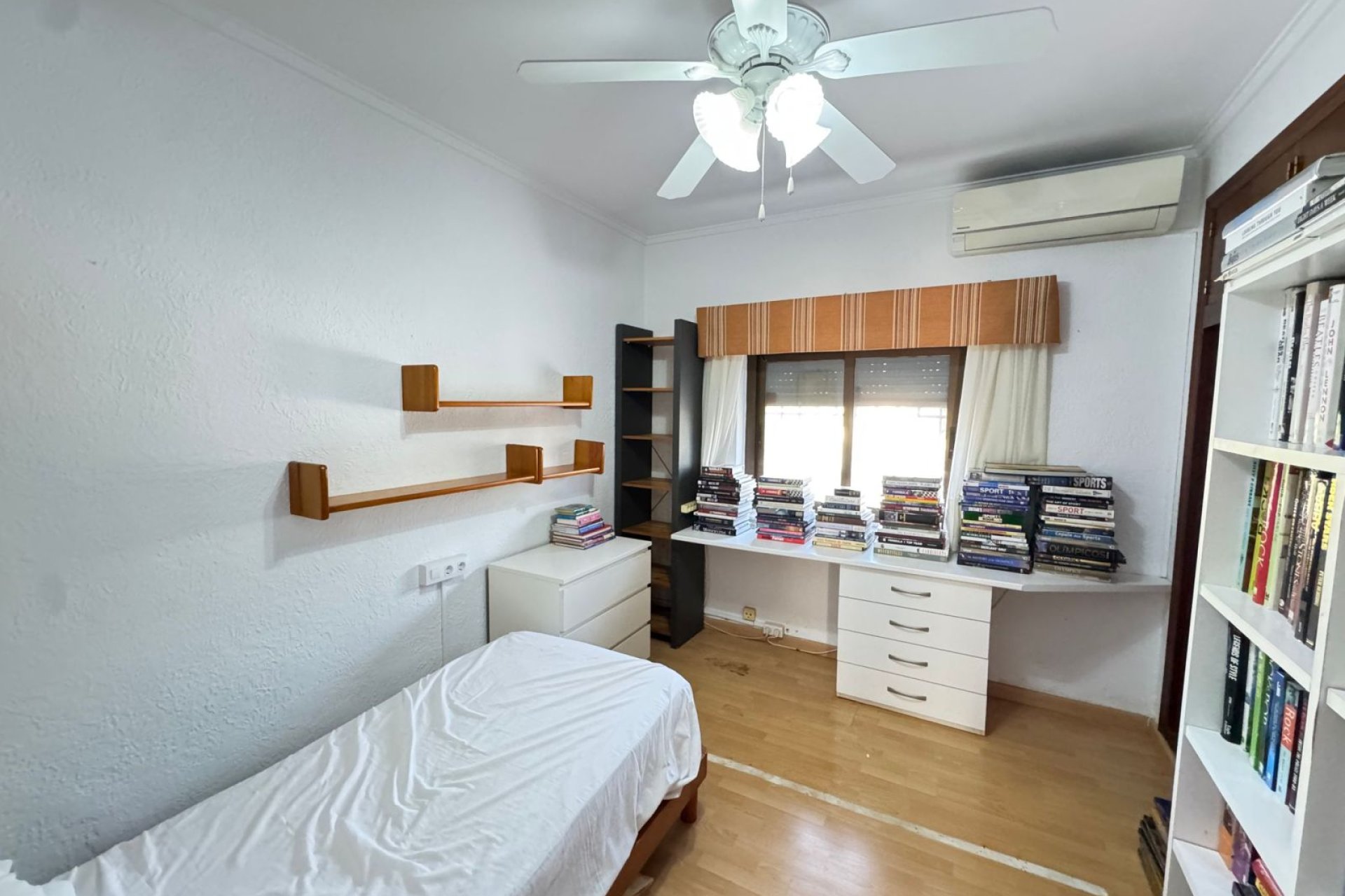 Resale - Villa / House - Orihuela Costa - Cabo Roig