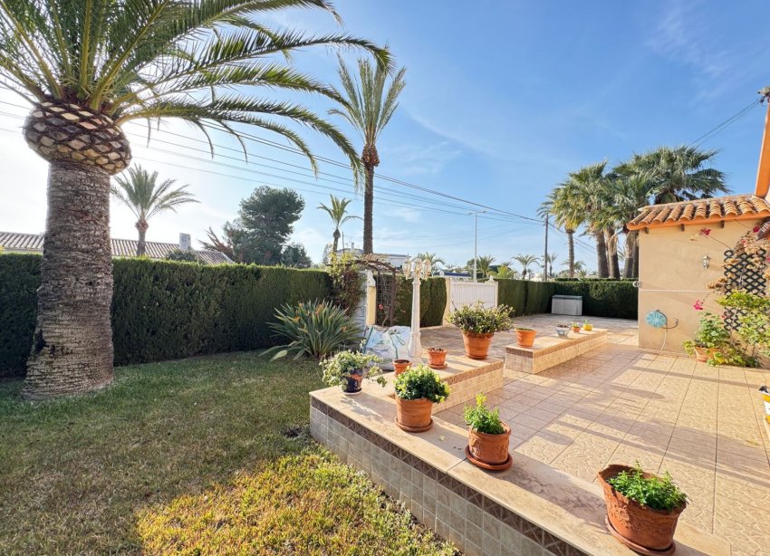 Resale - Villa / House - Orihuela Costa - Cabo Roig
