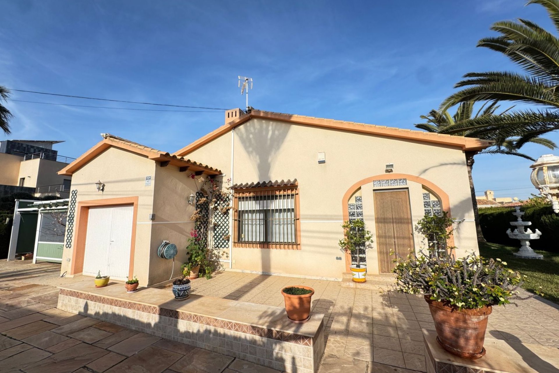 Resale - Villa / House - Orihuela Costa - Cabo Roig