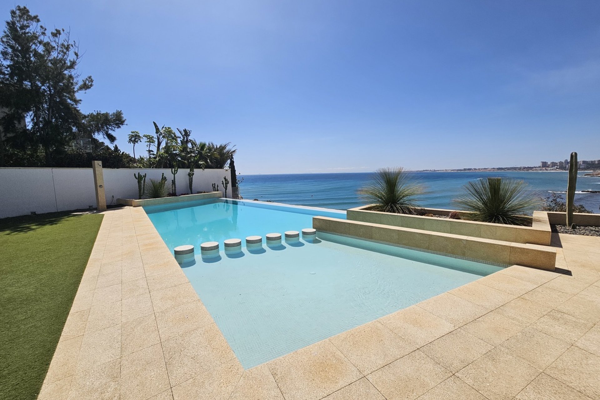 Resale - Villa / House - Orihuela Costa - Cabo Roig