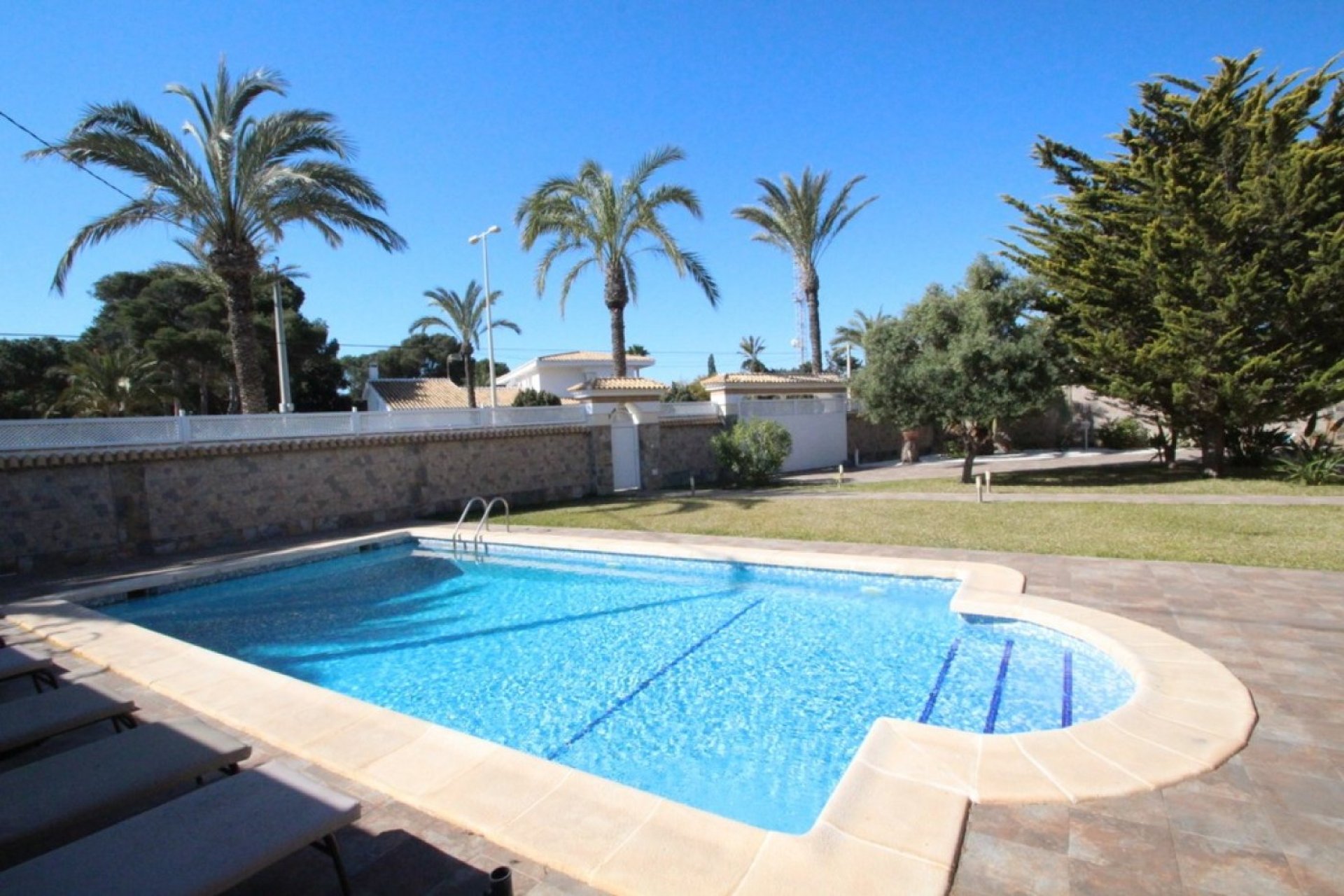 Resale - Villa / House - Orihuela Costa - Cabo Roig