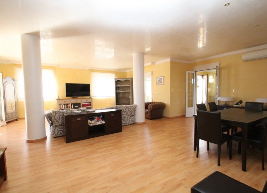 Resale - Villa / House - Orihuela Costa - Cabo Roig
