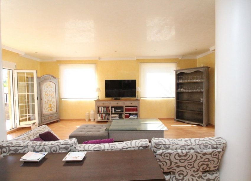 Resale - Villa / House - Orihuela Costa - Cabo Roig