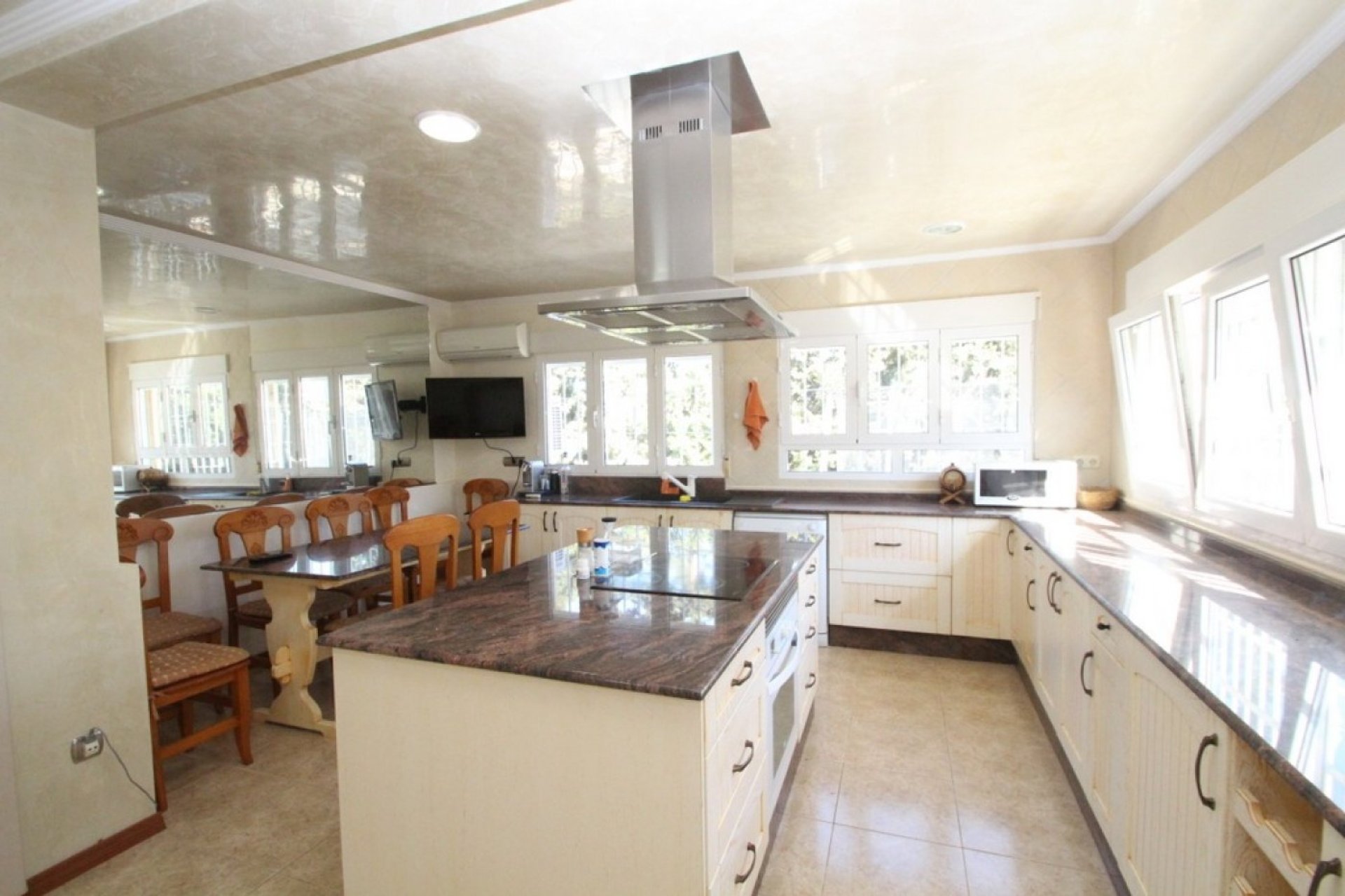 Resale - Villa / House - Orihuela Costa - Cabo Roig