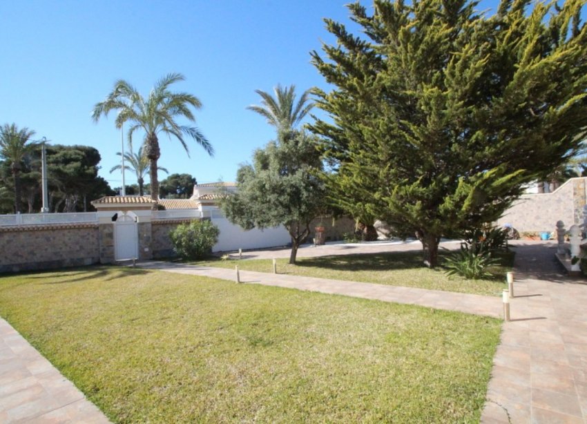 Resale - Villa / House - Orihuela Costa - Cabo Roig