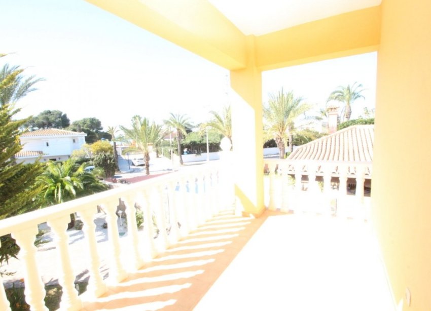 Resale - Villa / House - Orihuela Costa - Cabo Roig