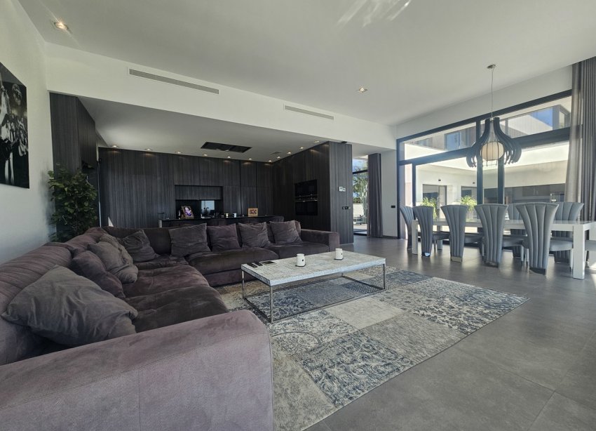 Resale - Villa / House - Orihuela Costa - Cabo Roig