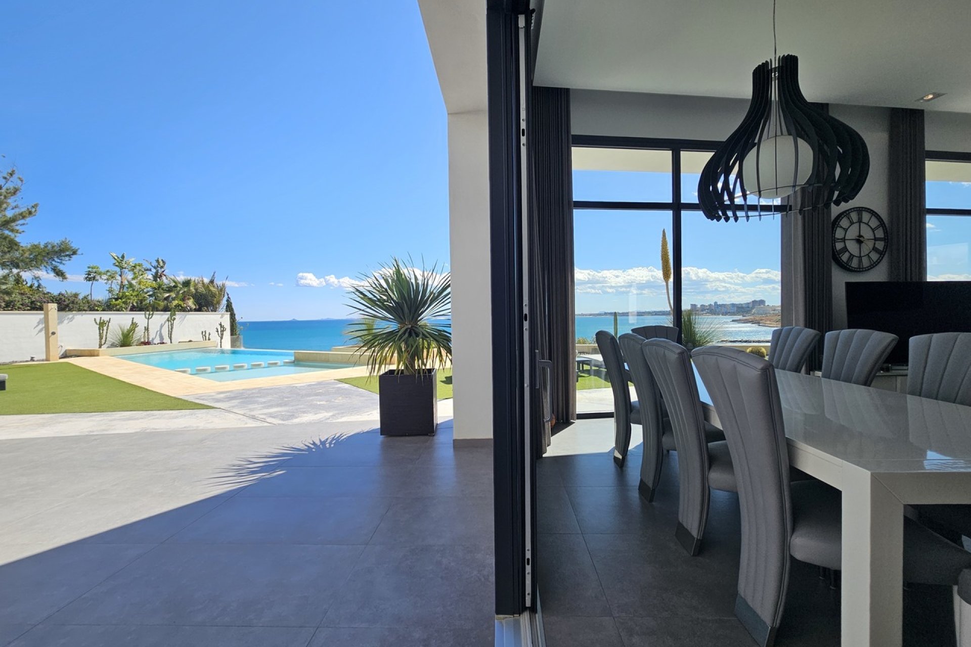 Resale - Villa / House - Orihuela Costa - Cabo Roig