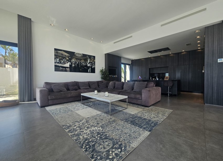 Resale - Villa / House - Orihuela Costa - Cabo Roig