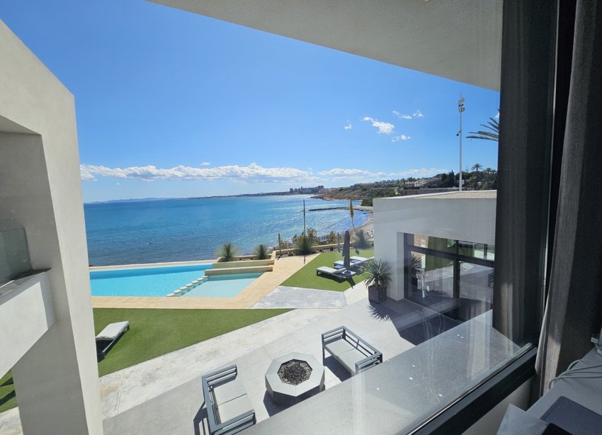 Resale - Villa / House - Orihuela Costa - Cabo Roig