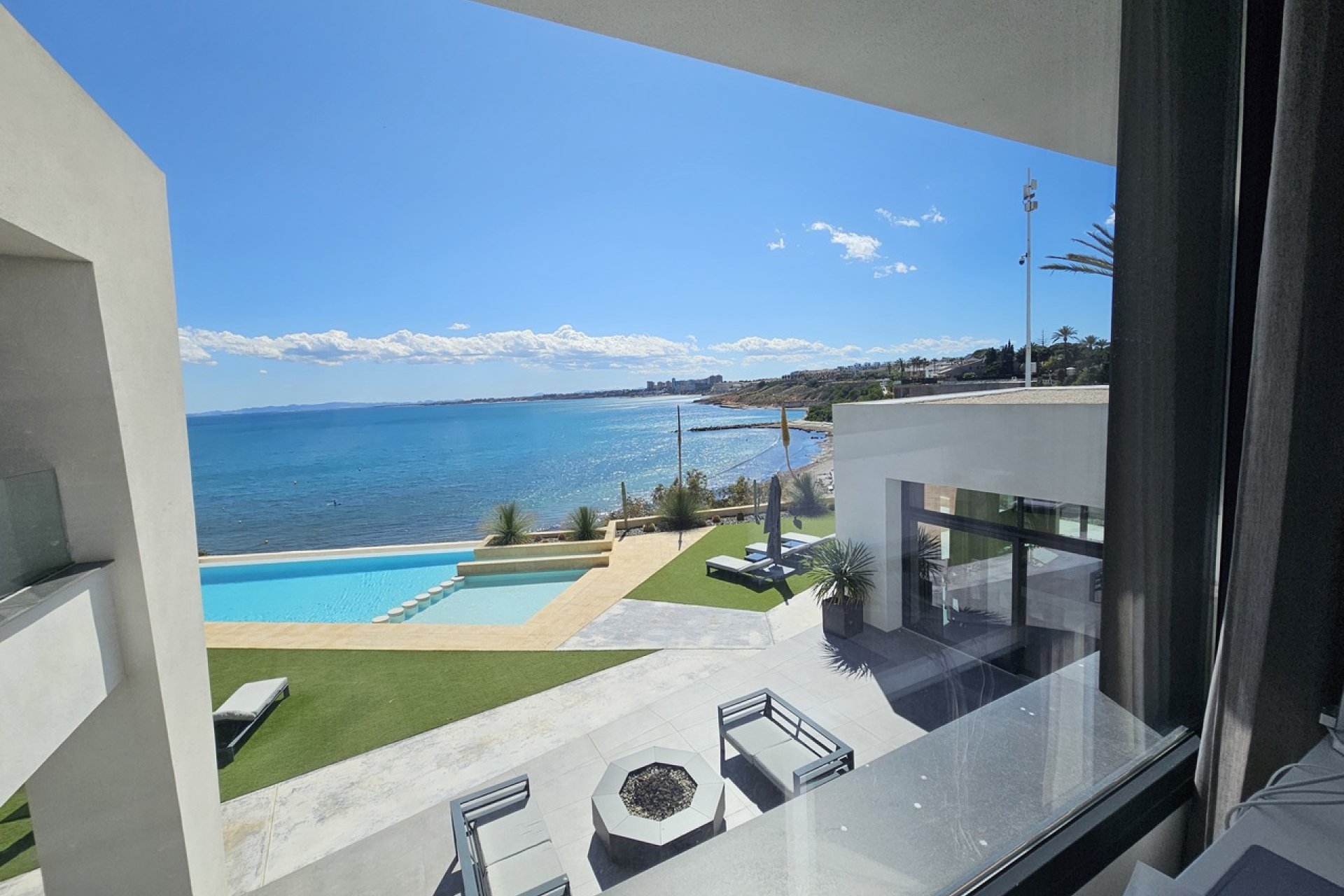 Resale - Villa / House - Orihuela Costa - Cabo Roig