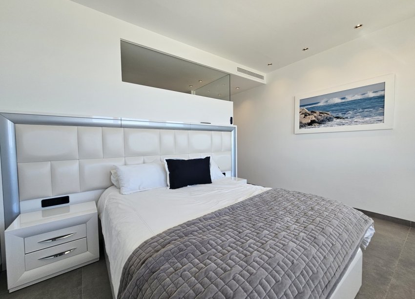 Resale - Villa / House - Orihuela Costa - Cabo Roig