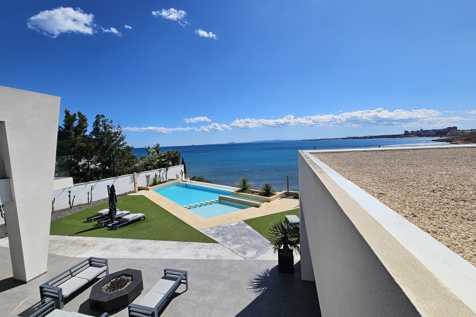 Resale - Villa / House - Orihuela Costa - Cabo Roig