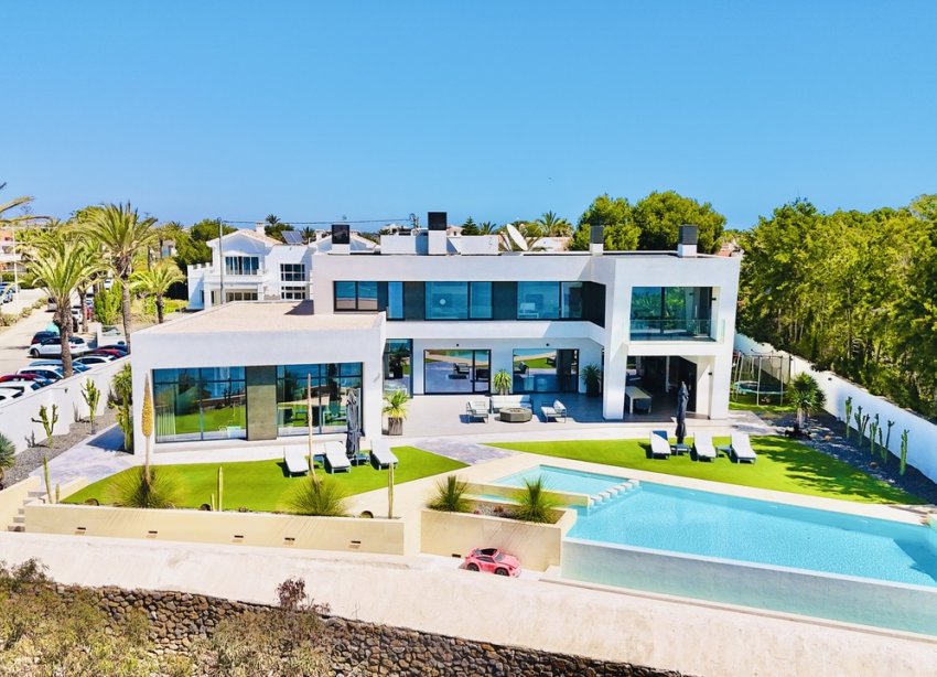 Resale - Villa / House - Orihuela Costa - Cabo Roig