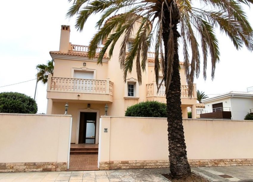 Resale - Villa / House - Orihuela Costa - Cabo Roig