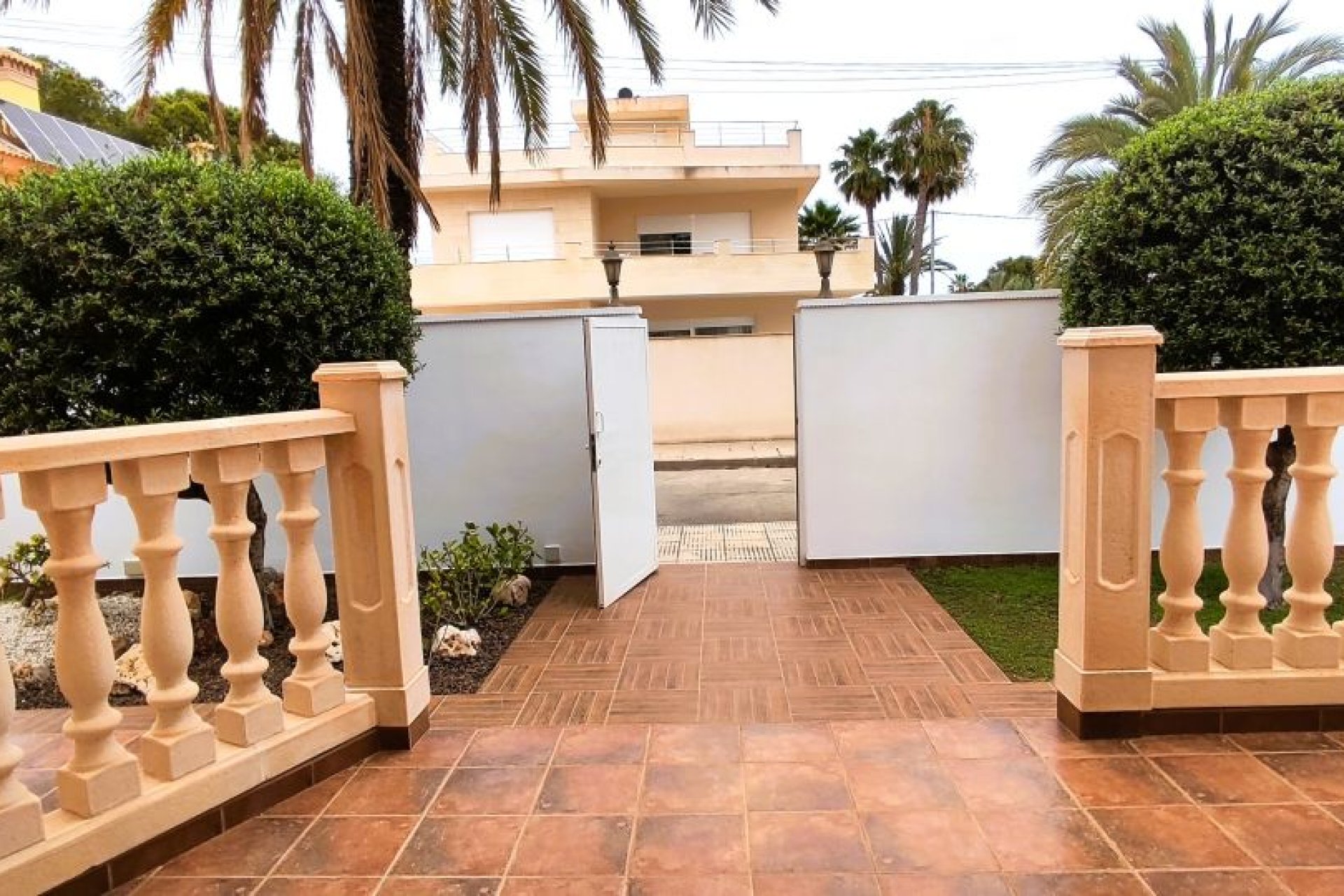 Resale - Villa / House - Orihuela Costa - Cabo Roig