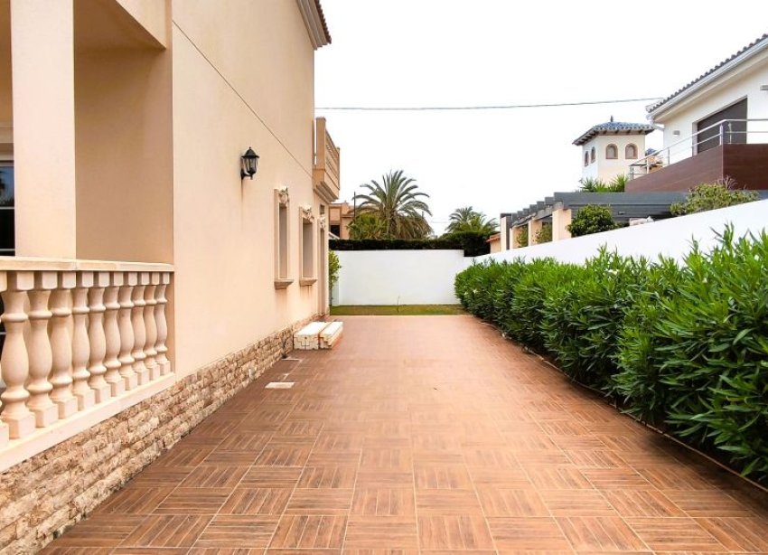 Resale - Villa / House - Orihuela Costa - Cabo Roig