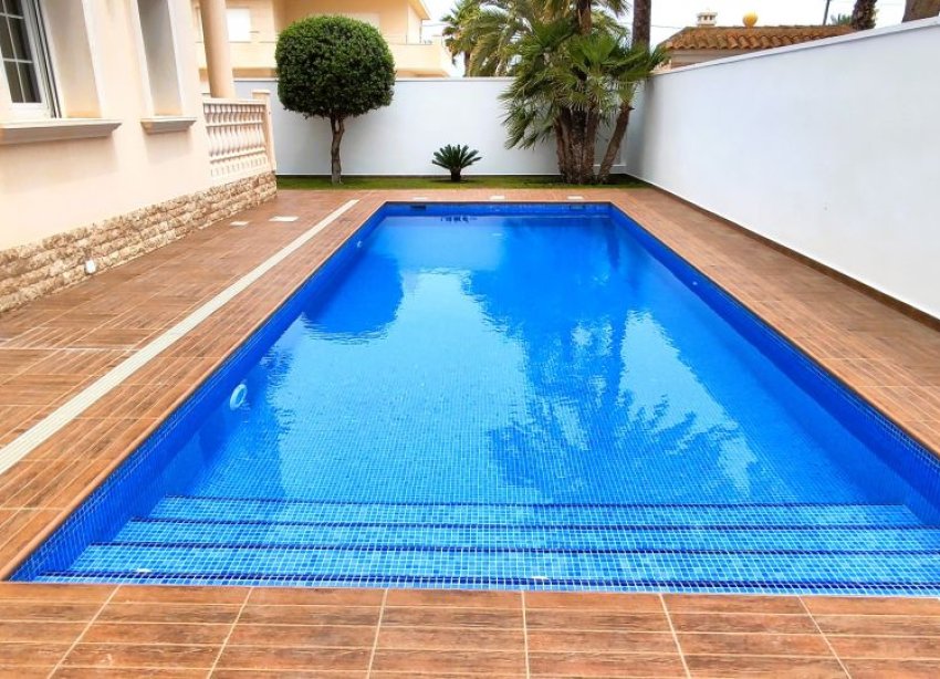 Resale - Villa / House - Orihuela Costa - Cabo Roig