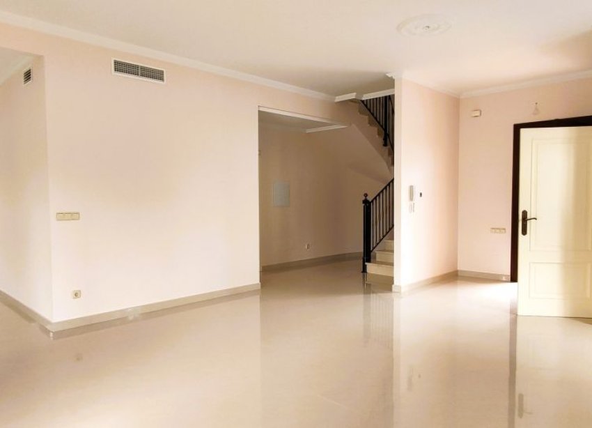 Resale - Villa / House - Orihuela Costa - Cabo Roig
